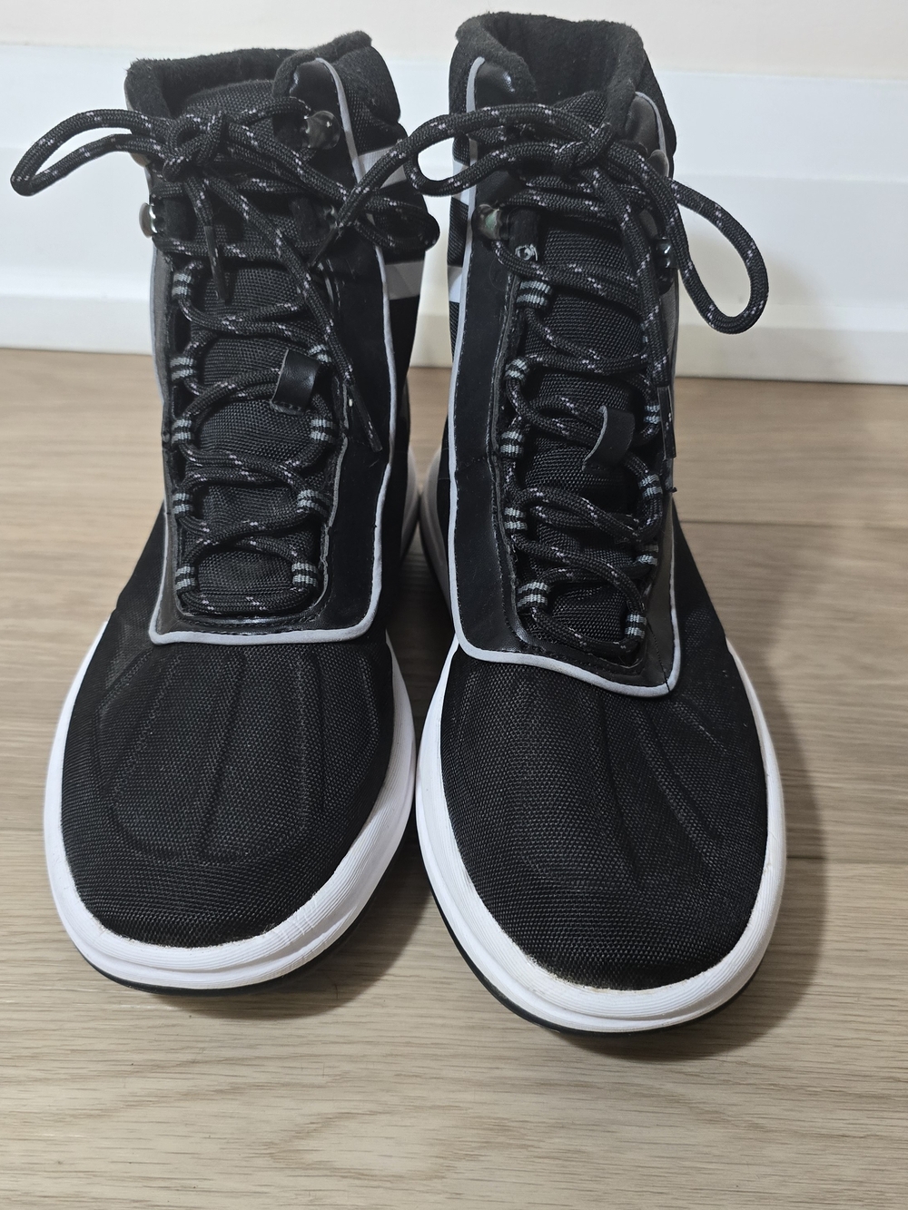 ​Lands' End Athletic Trail Sneakers / High-Top Walking Shoes - Black